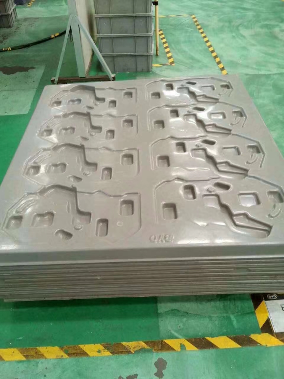 上海捷耐厚片吸塑模具该选择什么材质的？